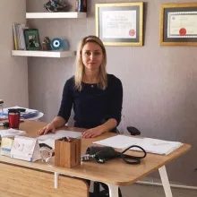 Op. Dr. Evrim Berberoğlu — Kadın Hastalıkları Ve Doğum, İzmir. Portre fotoğrafı.