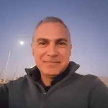 Uzm. Dr. Ali Kumru — Kadın Hastalıkları Ve Doğum, İstanbul. Portre fotoğrafı.