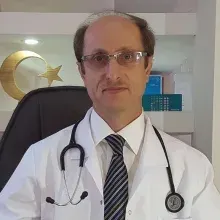 Prof. Dr. İrfan Uçgun — Göğüs Hastalıkları, Eskişehir. Portre fotoğrafı.
