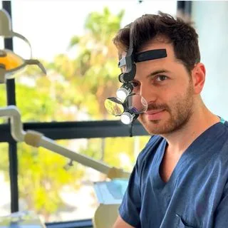 Dr. Dt. Ege Korkmaz — Ortodonti, Mersin. Portre fotoğrafı.
