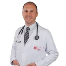 Uzm. Dr. Şafak Yıldız — Göğüs Hastalıkları, Eskişehir. Portre fotoğrafı.