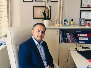 Doç. Dr. Çağatay Uğur profilinde yer alan galeri fotoğrafı.