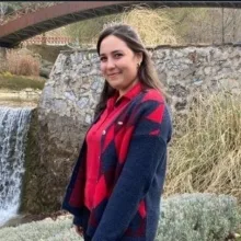 Dkt. Emine Nur Taş — Dil ve Konuşma Terapisi, Uşak. Portre fotoğrafı.
