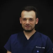 Uzm. Dt. Serhat Güvenç — Kocaeli. Portre fotoğrafı.