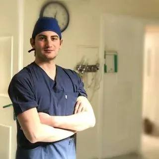Op. Dr. Emre Yoldaş — Üroloji, Bayraklı, İzmir. Portre fotoğrafı.