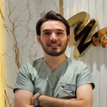 Dt. Kadir Karabacak — Diş Hekimi, Çanakkale. Portre fotoğrafı.