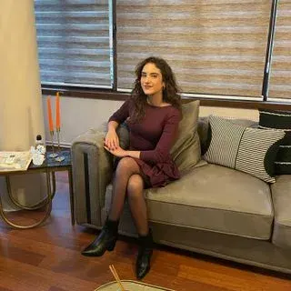 Uzm. Psk. Damla Taşan Güvener — Psikoloji, Trabzon. Portre fotoğrafı.
