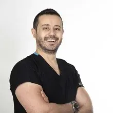 Uzm. Dt. Tayfun Turna — Mersin. Portre fotoğrafı.
