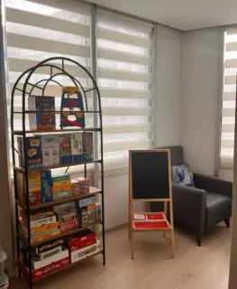 Dkt. Yurdagül Erdal profilinde yer alan galeri fotoğrafı.