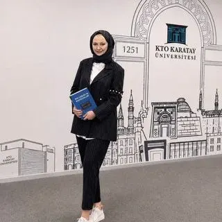 Uzm. Psk. Fatmatüz Zehra Geçimli — Psikoloji, Ankara. Portre fotoğrafı.