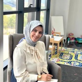 Kl. Psk. Elif Ayça — Psikoloji, Bursa. Portre fotoğrafı.