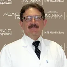Prof. Dr. Alper Tutkun — Kulak Burun Boğaz, Üsküdar, İstanbul. Portre fotoğrafı.