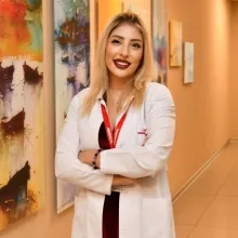 Uzm. Dr. Harika Ödemiş — Dermatoloji, Şişli, İstanbul. Portre fotoğrafı.