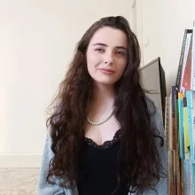 Psk. Esra Ergeç — Psikoloji. Portre fotoğrafı.