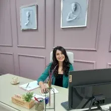 Uzm. Dr. Fatma Akdeniz Uşaklı — Psikiyatri, Afyonkarahisar. Portre fotoğrafı.