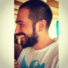 Dt. Emrah Genceli — Diş Hekimi, Şişli, İstanbul. Portre fotoğrafı.