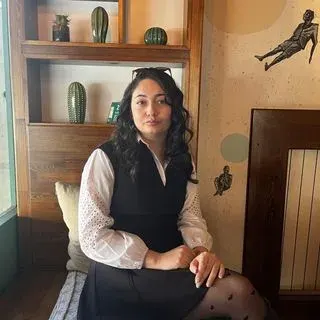 Psk. Emine Ezgi Gökce — Psikoloji. Portre fotoğrafı.