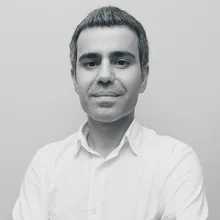 Uzm. Dr. Zafer Tapancı — Psikiyatri. Portre fotoğrafı.