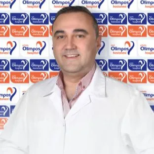 Uzm. Dr. Kaan Kadıoğlu — Çocuk Sağlığı Ve Hastalıkları, Konyaaltı, Antalya. Portre fotoğrafı.
