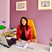 Uzm. Dr. Senem Turan — Çocuk ve Ergen Psikiyatrisi, Antalya. Portre fotoğrafı.
