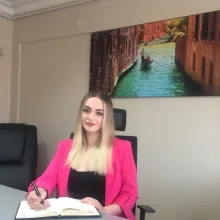Psk. Güliz Karaimer — Psikoloji. Portre fotoğrafı.
