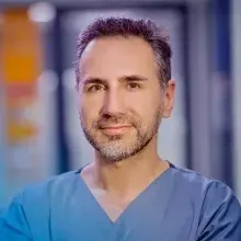 Uzm. Dt. Mehmet Burak Kapılı — Kocaeli. Portre fotoğrafı.