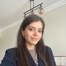 Uzm. Psk. Ece Nur Acıdemir — Psikoloji, İzmir. Portre fotoğrafı.