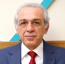 Op. Dr. Feyyaz Vasfi Esen — Göz Hastalıkları, Muratpaşa, Antalya. Portre fotoğrafı.