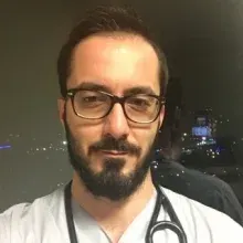 Ass. Dr. Orkun Kundaktepe — İç Hastalıkları, Şişli, İstanbul. Portre fotoğrafı.