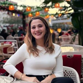 Psk. Buse Yüksekkaya — Psikoloji, Konak, İzmir. Portre fotoğrafı.
