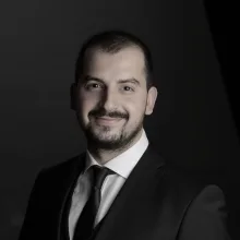 Uzm. Dt. Murat Dikici — Ağız Diş Ve Çene Cerrahisi, Ankara. Portre fotoğrafı.
