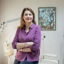 Doç. Dr. Esra Eryaman — Kulak Burun Boğaz, Şişli, İstanbul. Portre fotoğrafı.