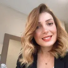 Uzm. Dyt. Özlem Tay — Diyetisyen. Portre fotoğrafı.