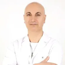 Dr. Öğr. Üyesi Ayhan Önal — Göz Hastalıkları, İstanbul. Portre fotoğrafı.