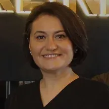 Dr. Dt. Sevgi Kıyak Havlucu — İstanbul. Portre fotoğrafı.