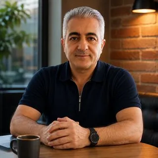 Uzm. Psk. Metin Kaya — Psikoloji, İstanbul. Portre fotoğrafı.