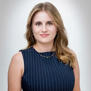 Psk. Melisa Kayaaltı — Psikoloji, Antalya. Portre fotoğrafı.