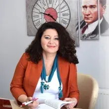 Uzm. Dr. Sabiha İlke Genç — Çocuk Sağlığı Ve Hastalıkları, Nazilli, Aydın. Portre fotoğrafı.