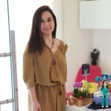 Dt. Gülşah Uçar — Diş Hekimi, Denizli. Portre fotoğrafı.