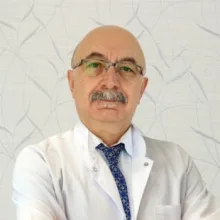 Uzm. Dr. Hikmet Karagüllü — Radyoloji, İstanbul. Portre fotoğrafı.