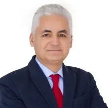 Op. Dr. Tayfun Uysal — Kulak Burun Boğaz, İstanbul. Portre fotoğrafı.
