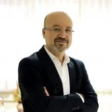 Op. Dr. İrfan Tarhan — İstanbul. Portre fotoğrafı.