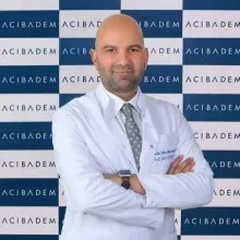 Op. Dr. Utku Alemdaroğlu — Kalp Ve Damar Cerrahisi. Portre fotoğrafı.