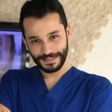 Dt. Semih Tekin — Diş Hekimi, Bursa. Portre fotoğrafı.