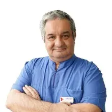 Dt. Mehmet Rıfat Akpınar — Diş Hekimi, İstanbul. Portre fotoğrafı.