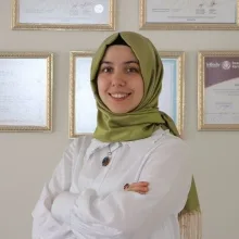 Dyt. Berna Kalfa — Diyetisyen. Portre fotoğrafı.
