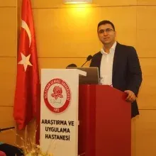 Dr. Öğr. Üyesi Ümit Işık — Çocuk ve Ergen Psikiyatrisi, Isparta. Portre fotoğrafı.