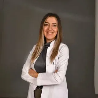 Kl. Psk. Elif Başçelik Yavuz — Psikoloji, Bayraklı, İzmir. Portre fotoğrafı.