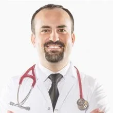 Uzm. Dr. Ömer Uyanık — Tıbbi Onkoloji, Denizli. Portre fotoğrafı.