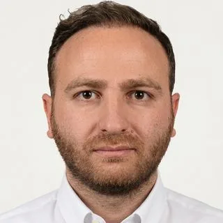 Uzm. Dr. Muhammed Çağrı Zengin — Psikiyatri. Portre fotoğrafı.